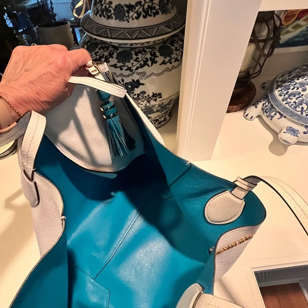 MICHAEL KORS REVERSIBLE WHITE/BLUE TOTE BAG ~ Excellent Condition - Picture 4 of 10